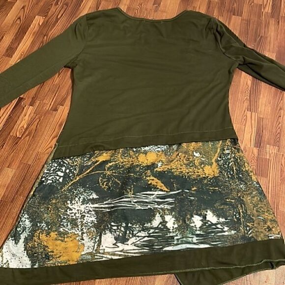 Gizel women’s over size long sleeve top. Size M. - Picture 8 of 8